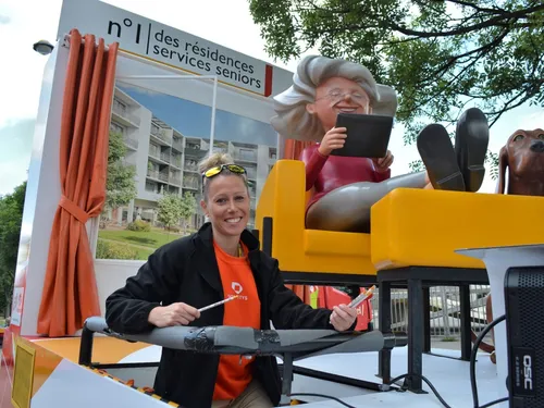 Elle anime la Grande Boucle : focus sur la caravane du Tour